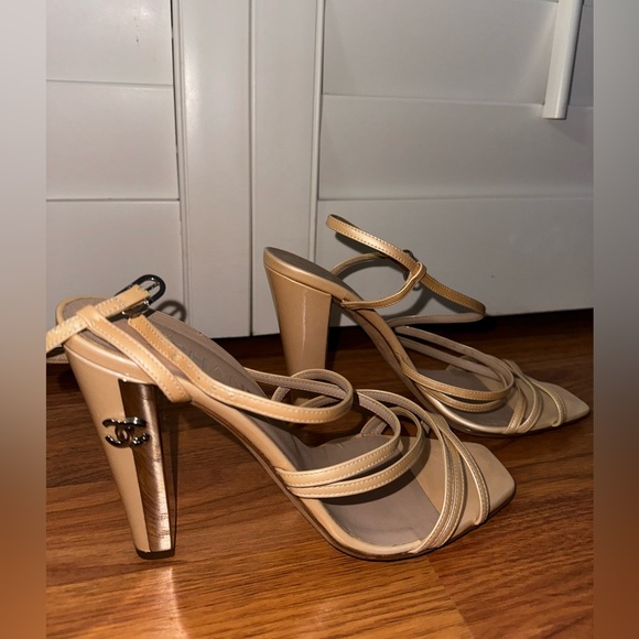 Vintage CHANEL Interlocking CC Logo strappy sandal heels - Picture 6 of 6